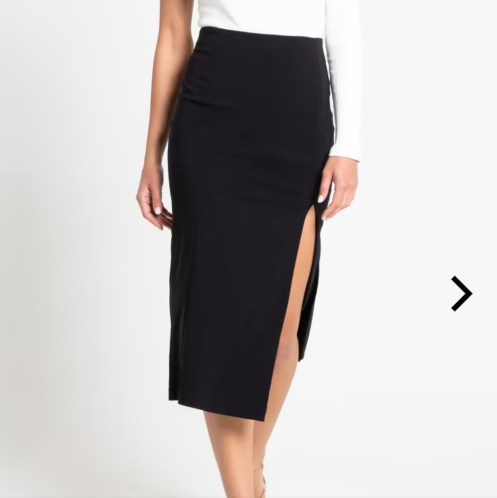 DO+BE Black Skirt with Side Split
